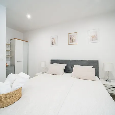 Korkyra Harbour Rooms-3
